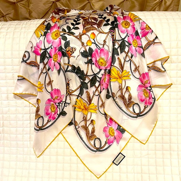 GUCCI Flora Scarf Large Flower Silk White/Berry - Picture 2 of 11